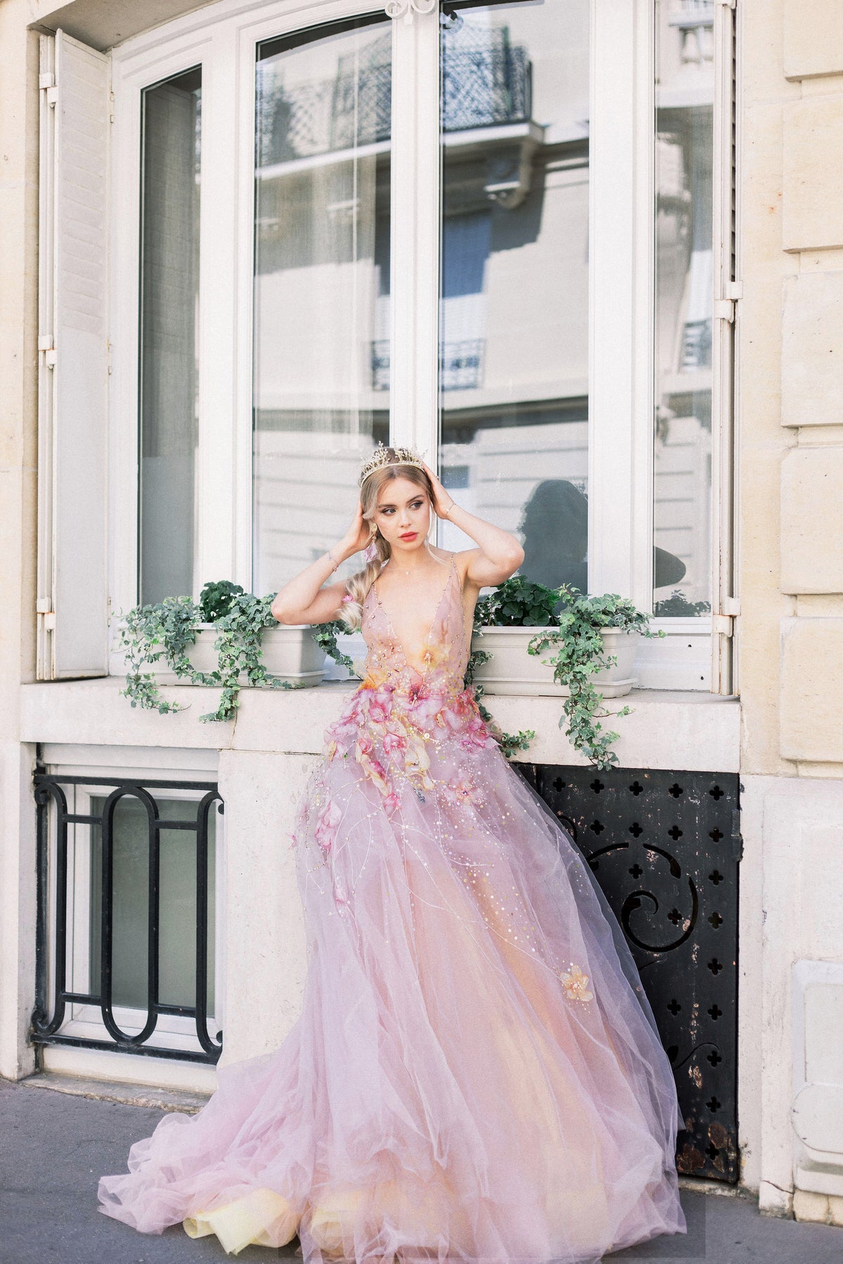 BRIDAL LAVANDEL EMBROIDERED FLOWERS BALL GOWN