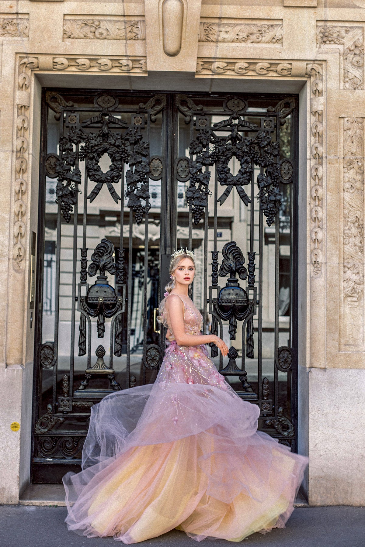 BRIDAL LAVANDEL EMBROIDERED FLOWERS BALL GOWN