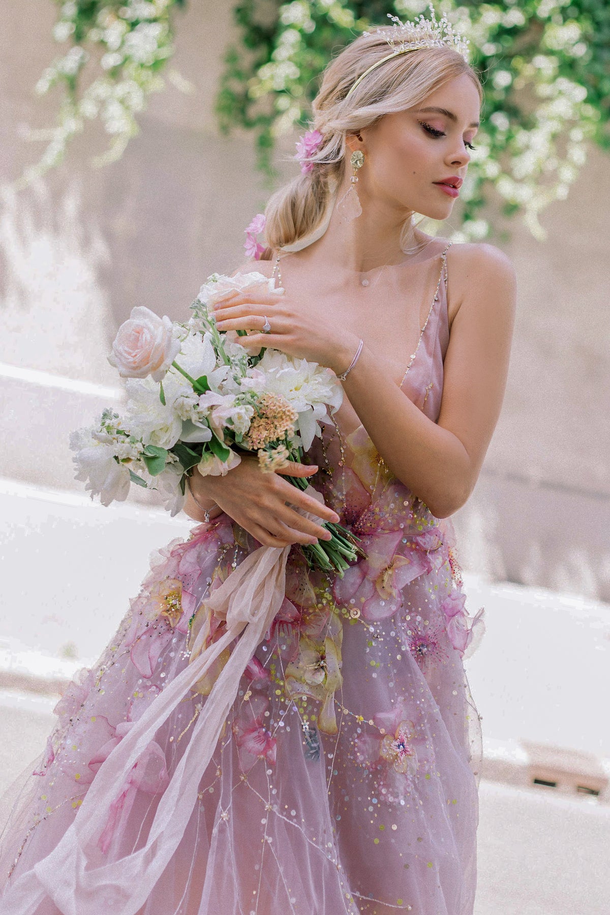 BRIDAL LAVANDEL EMBROIDERED FLOWERS BALL GOWN