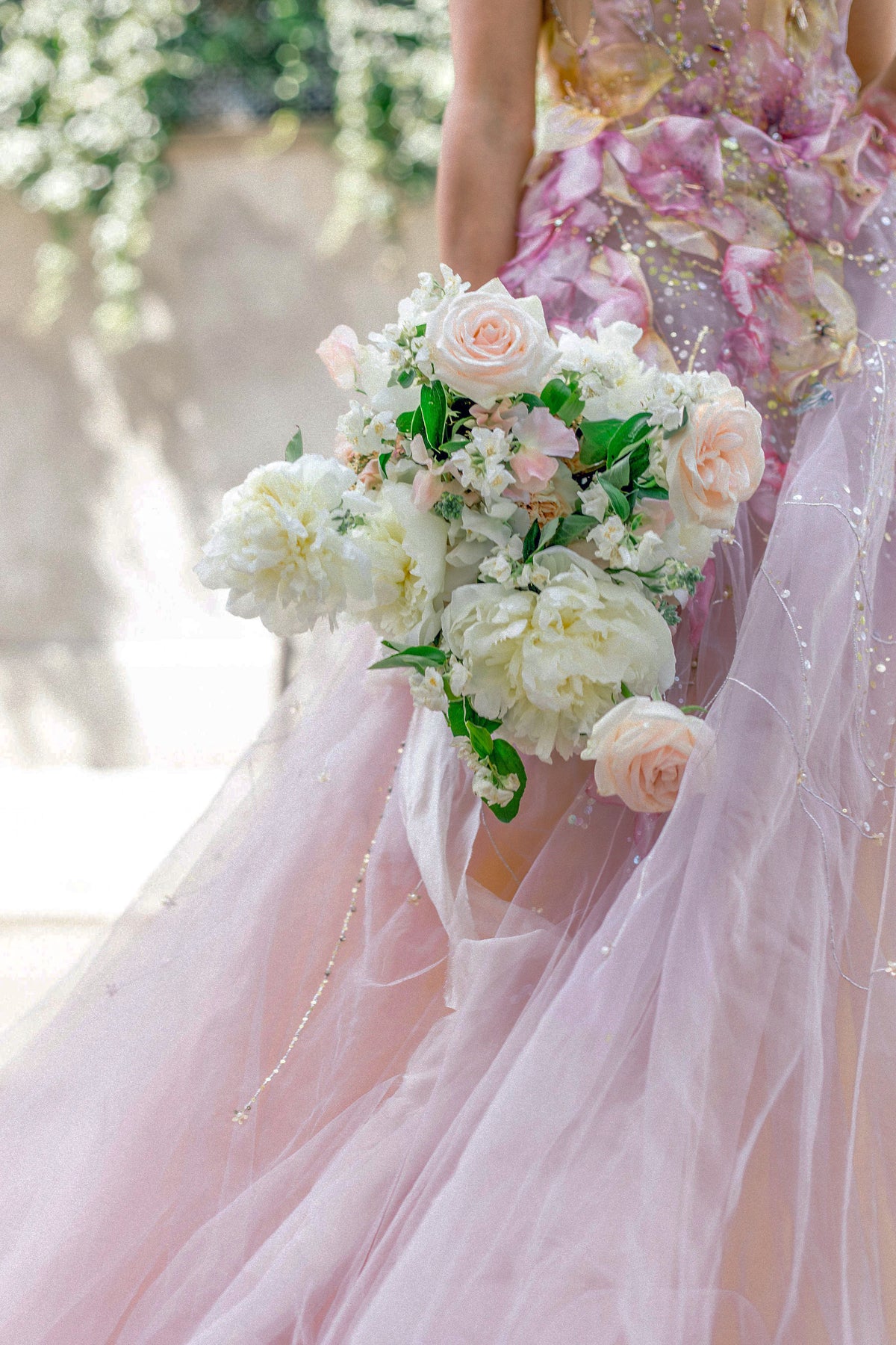 BRIDAL LAVANDEL EMBROIDERED FLOWERS BALL GOWN