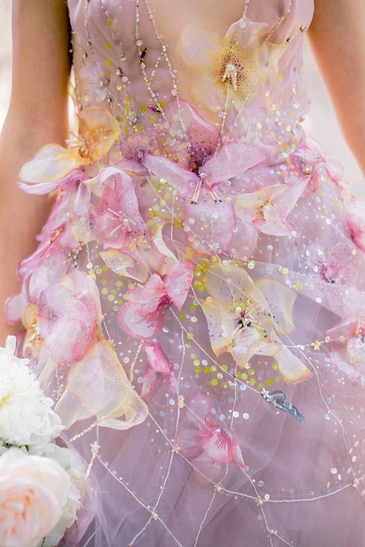 BRIDAL LAVANDEL EMBROIDERED FLOWERS BALL GOWN