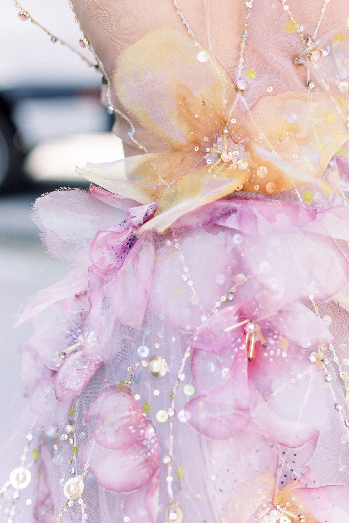 BRIDAL LAVANDEL EMBROIDERED FLOWERS BALL GOWN