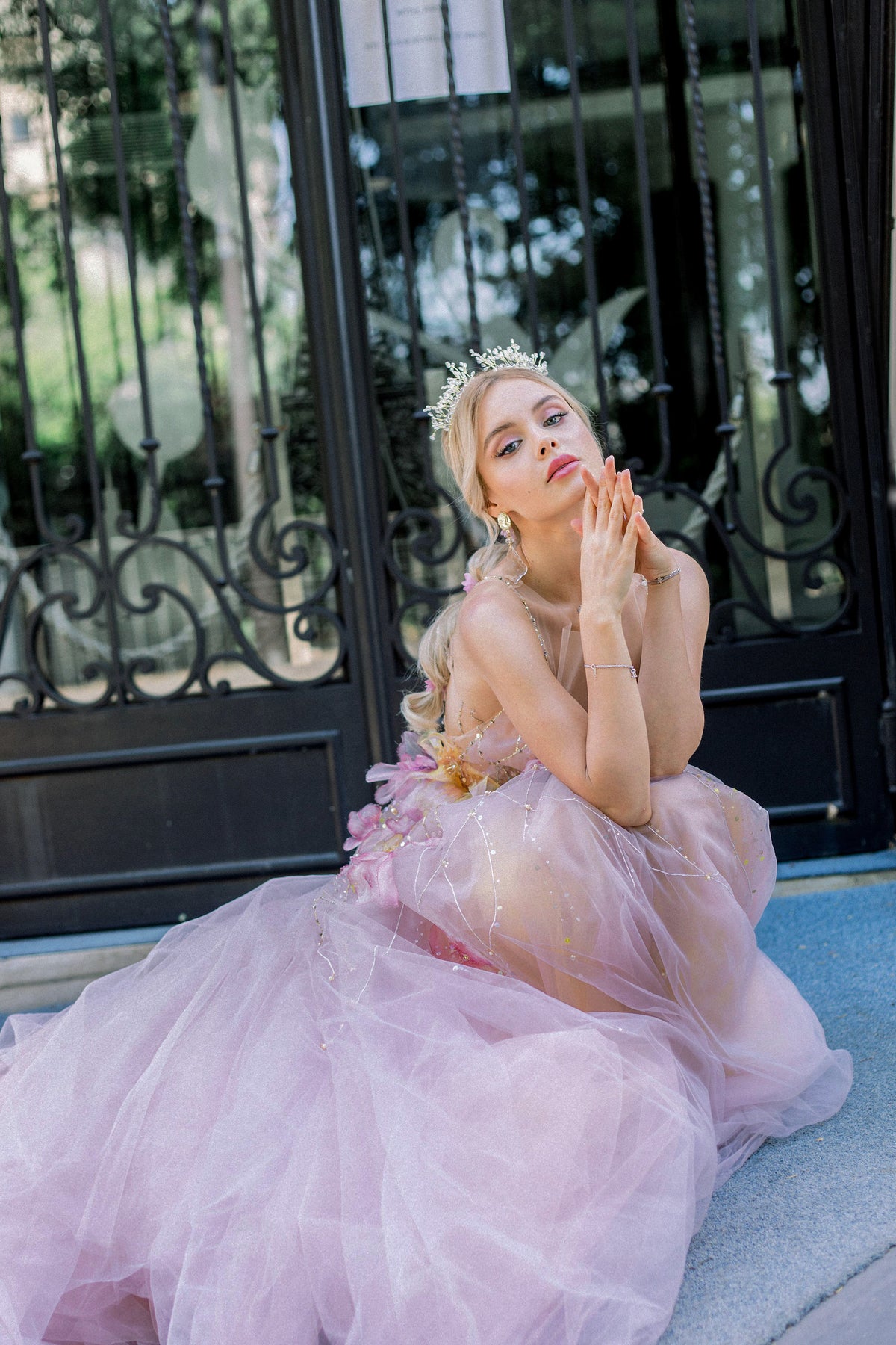 BRIDAL LAVANDEL EMBROIDERED FLOWERS BALL GOWN