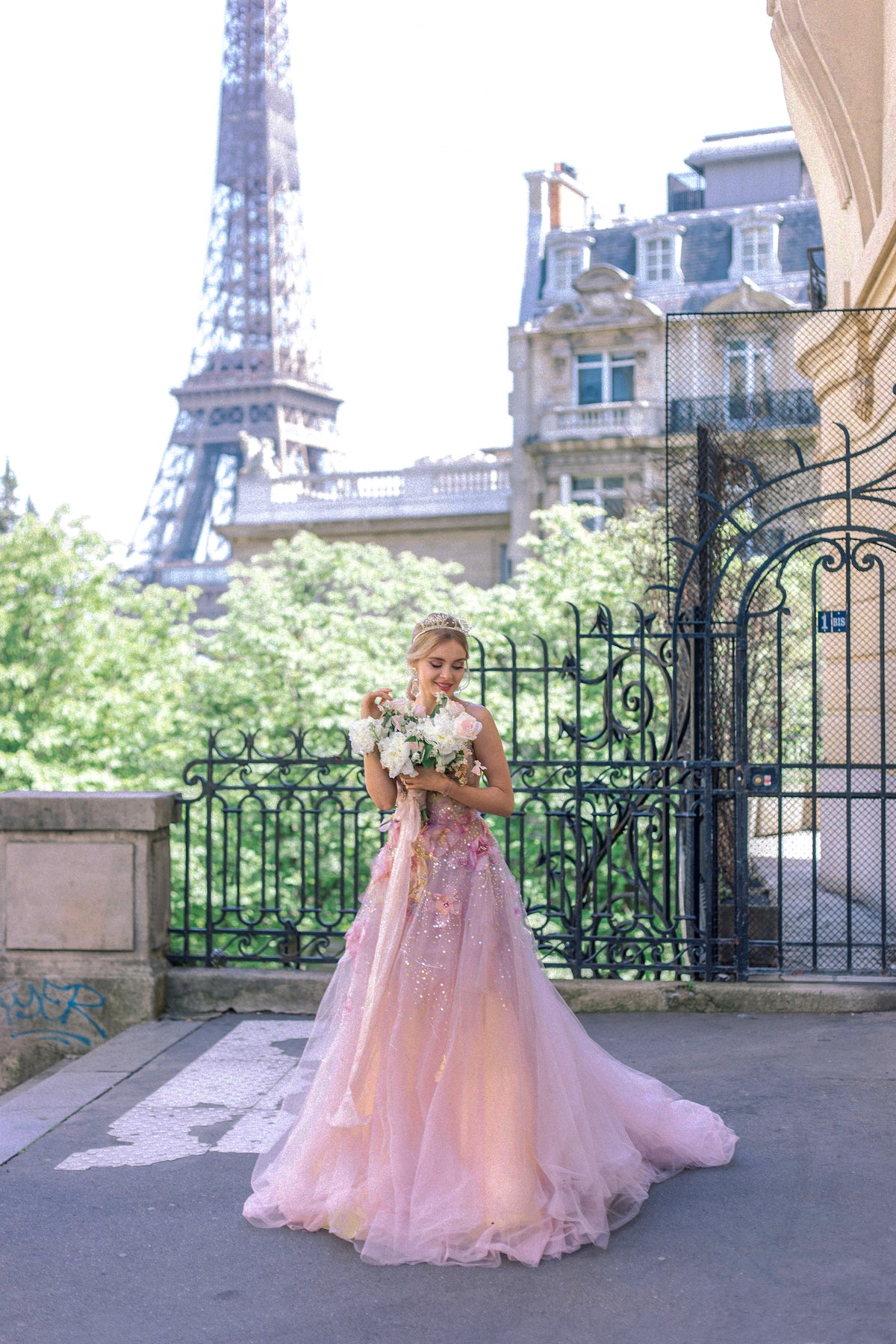 BRIDAL LAVANDEL EMBROIDERED FLOWERS BALL GOWN